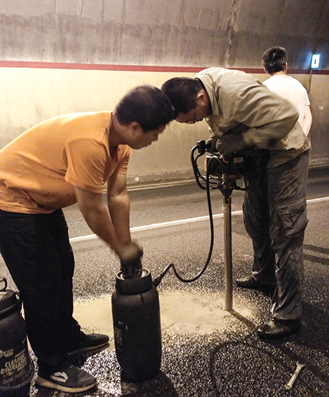 紹爾鉆機.jpg