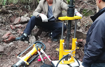 液壓犀牛取土鉆機應用在山地地區(qū)
